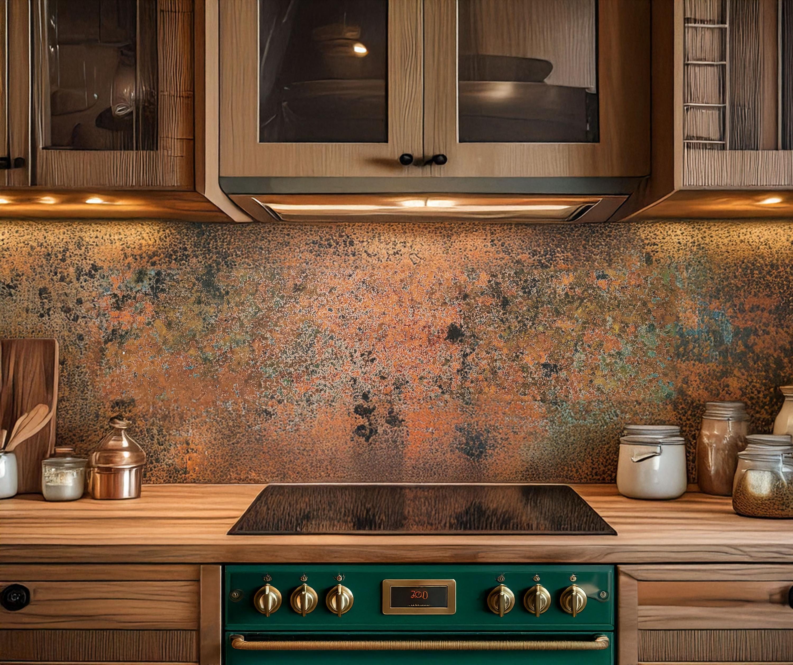 Miedziany panel ścienny Mystic Copper Nebula w nowoczesnej kuchni