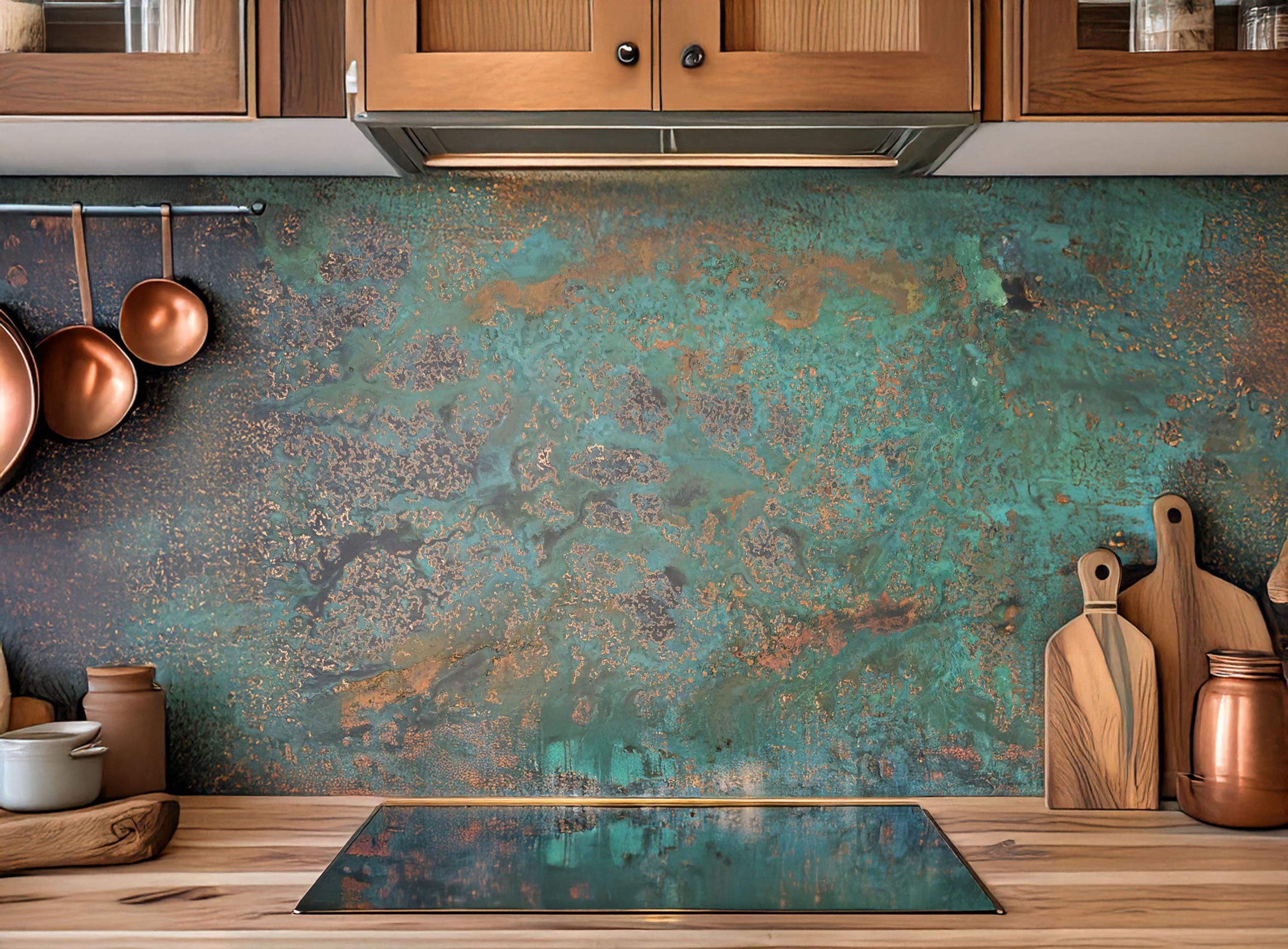 Miedziany panel ścienny Oceanic Copper Pulse jako backsplash nad blatem w nowoczesnej kuchni.